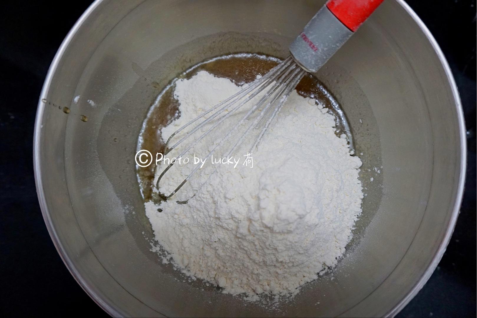 廣式蓮蓉（豆沙）蛋黃月餅（超詳細步驟）的做法 步骤4