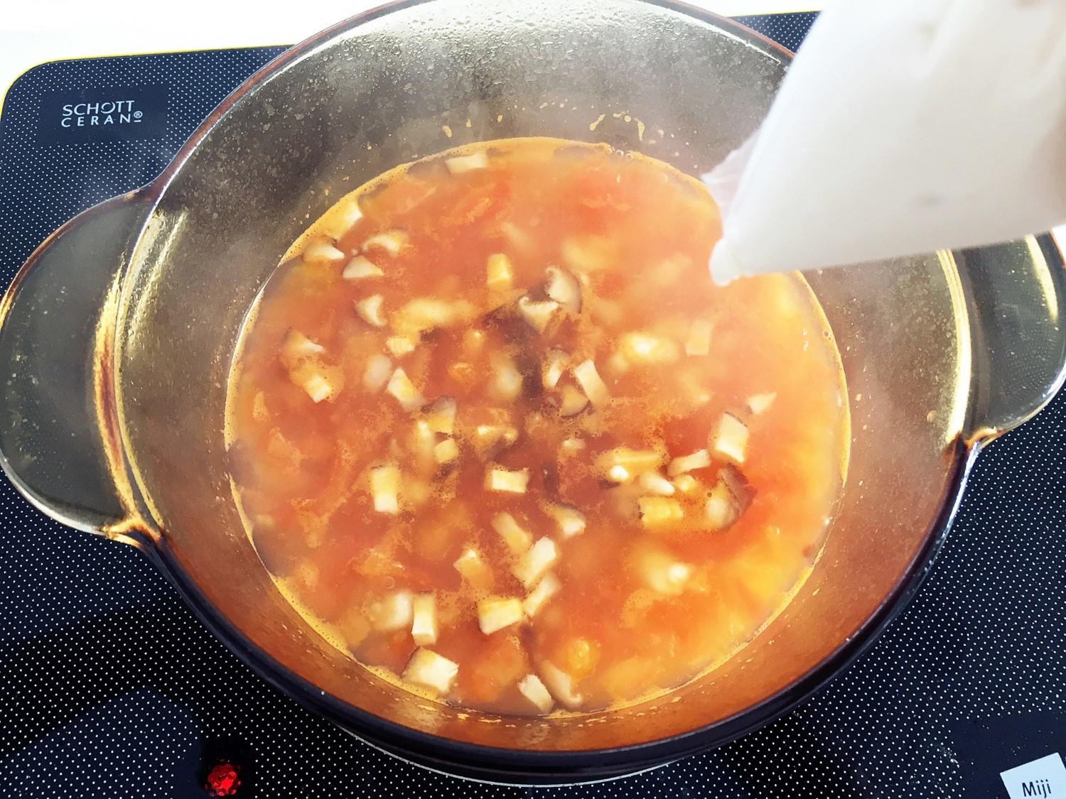 寶寶輔食：西紅柿蘑菇疙瘩湯—酸甜開胃，熱乎乎喝下一大碗！8M+的做法 步骤11