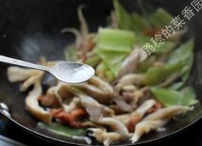 蘑菇青筍炒肉片的做法 步骤7