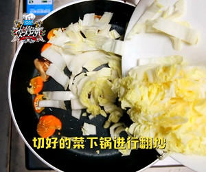 【姐姐好餓】第七期天菜男神馮小剛菜譜：蛋酥白菜滷的做法 步骤4