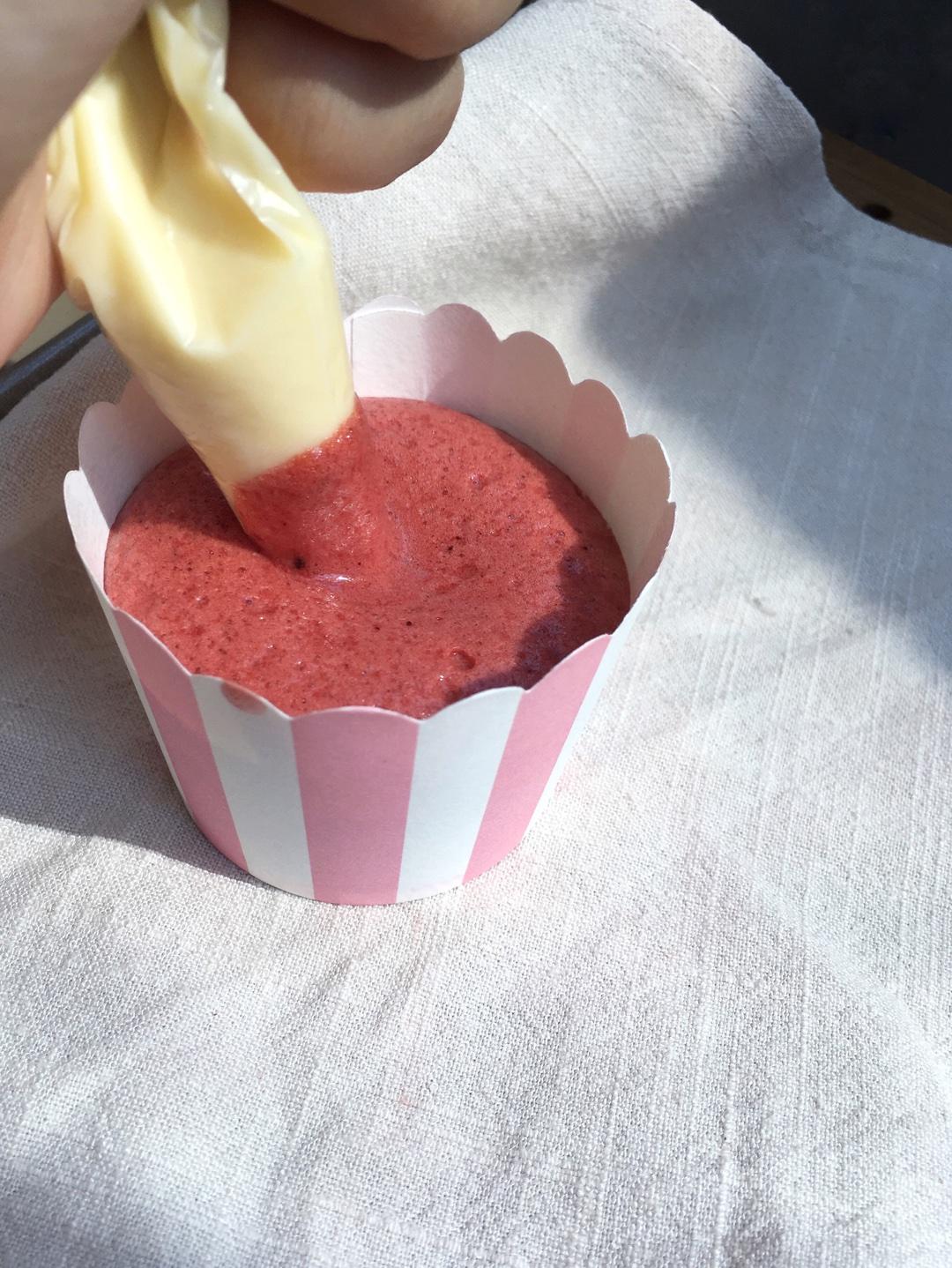 小紅帽cupcake | 紅絲絨乳酪戚風紙杯蛋糕的做法 步骤11