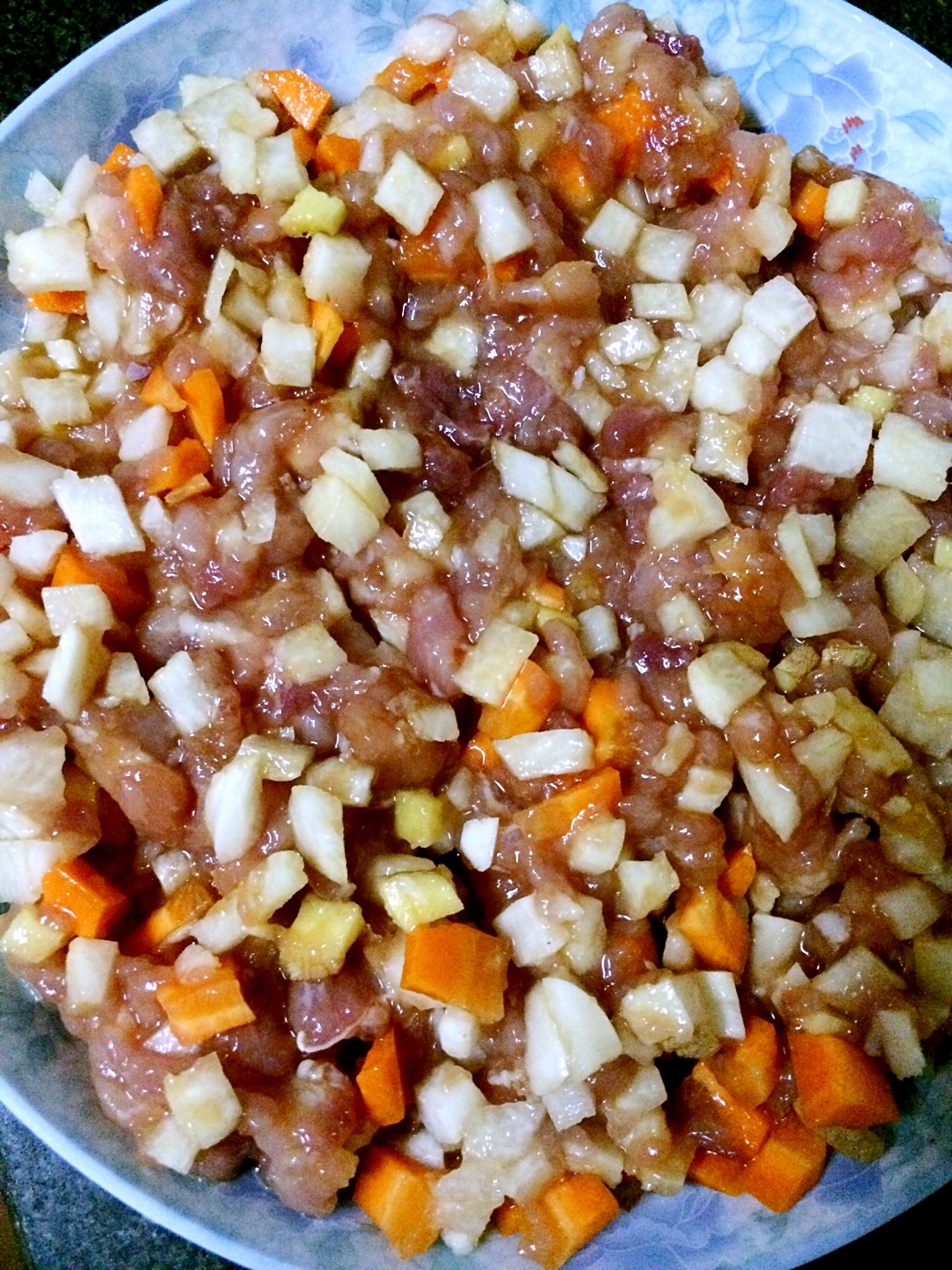 胡蘿蔔馬蹄瘦肉餅的做法 步骤1