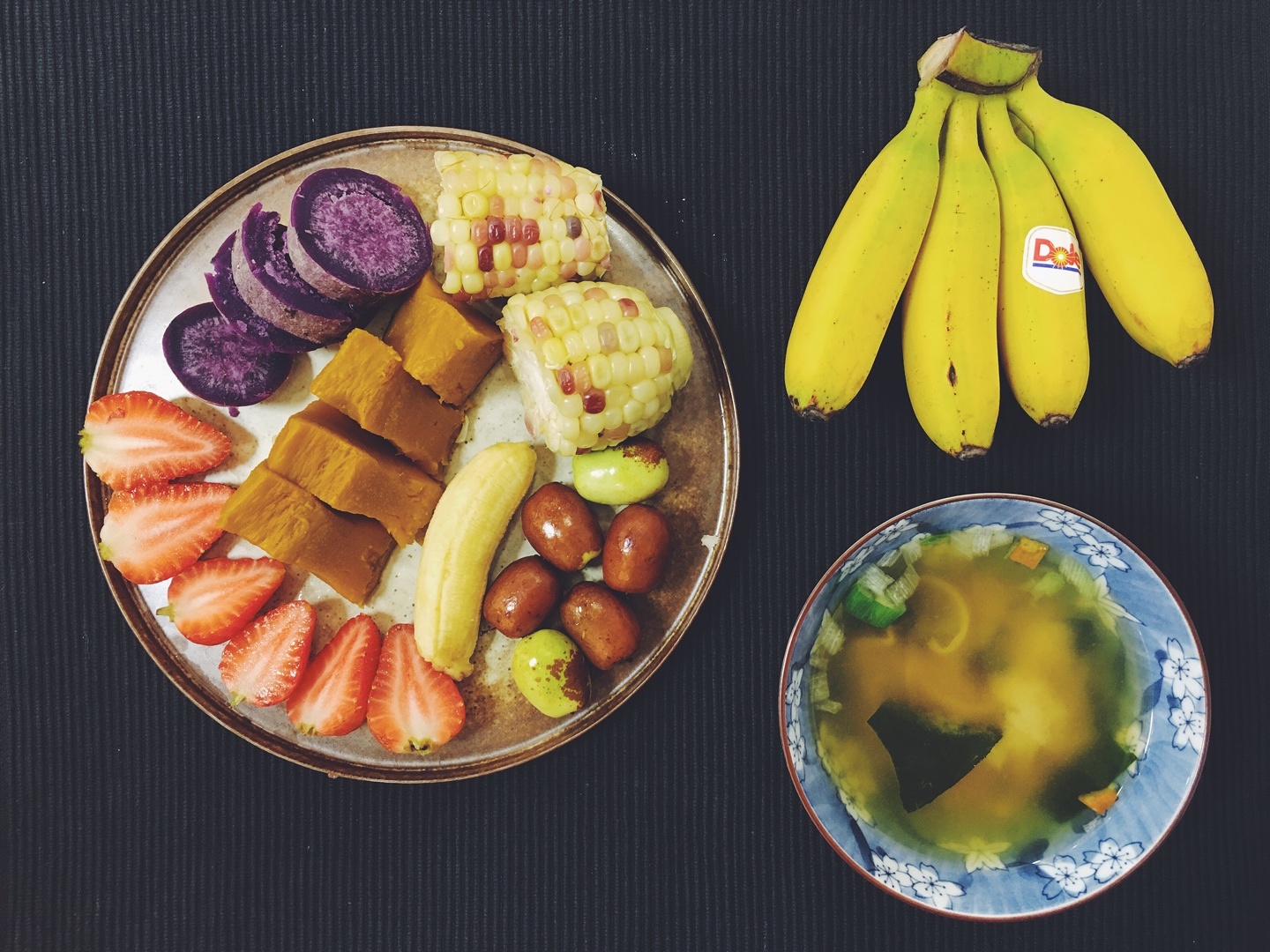 暴走早餐：水果雜糧大豐收的做法 步骤1
