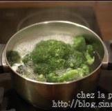 法式蒜香西蘭花奶油湯的做法 步骤3