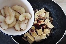 菱角燒豆腐的做法 步骤15