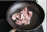 菱角燒肉的做法 步骤2