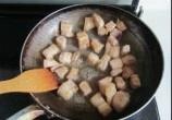 菱角燒肉的做法 步骤3