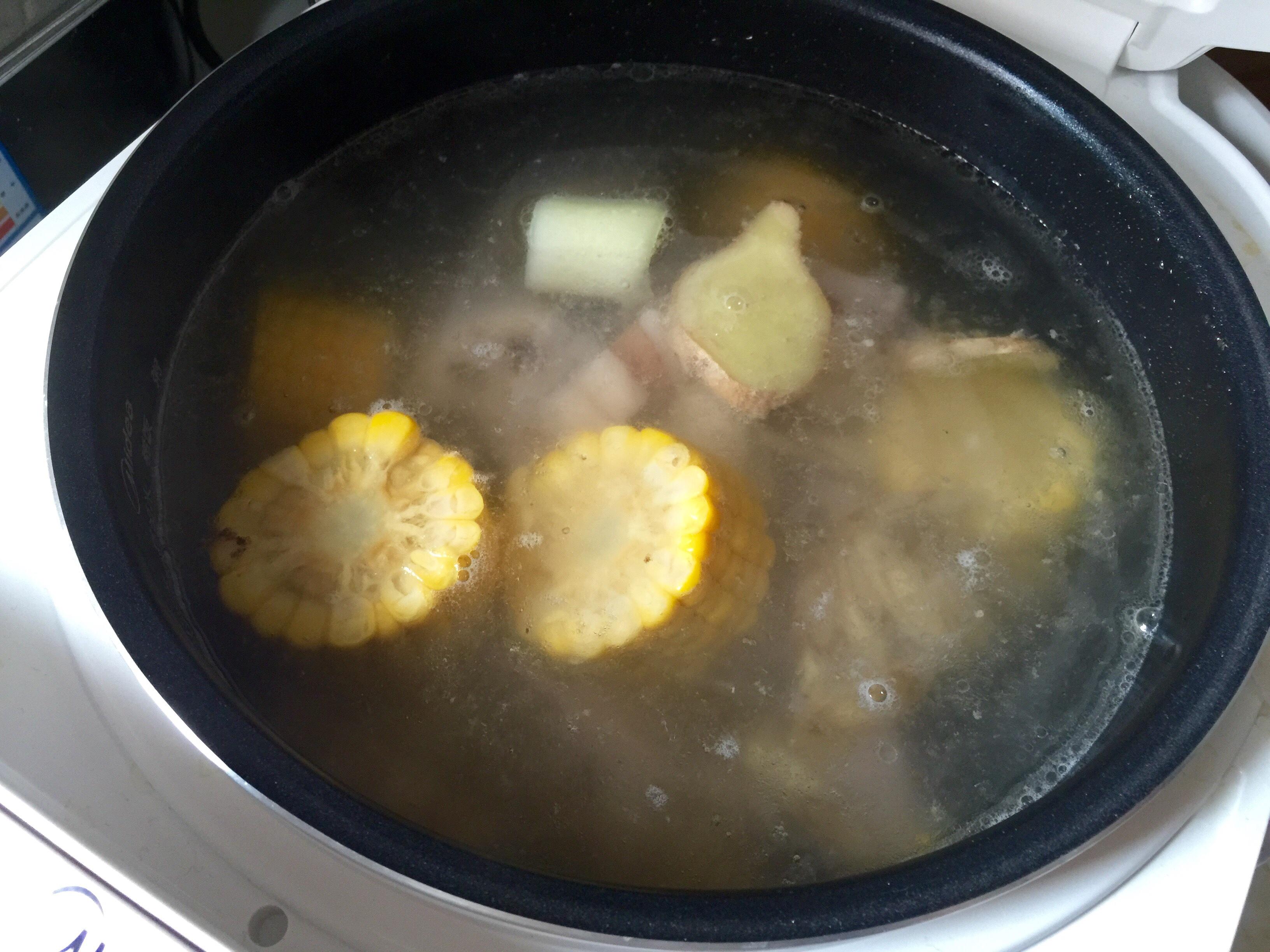 蓮藕玉米牛蒡排骨湯（電飯煲版）的做法 步骤4