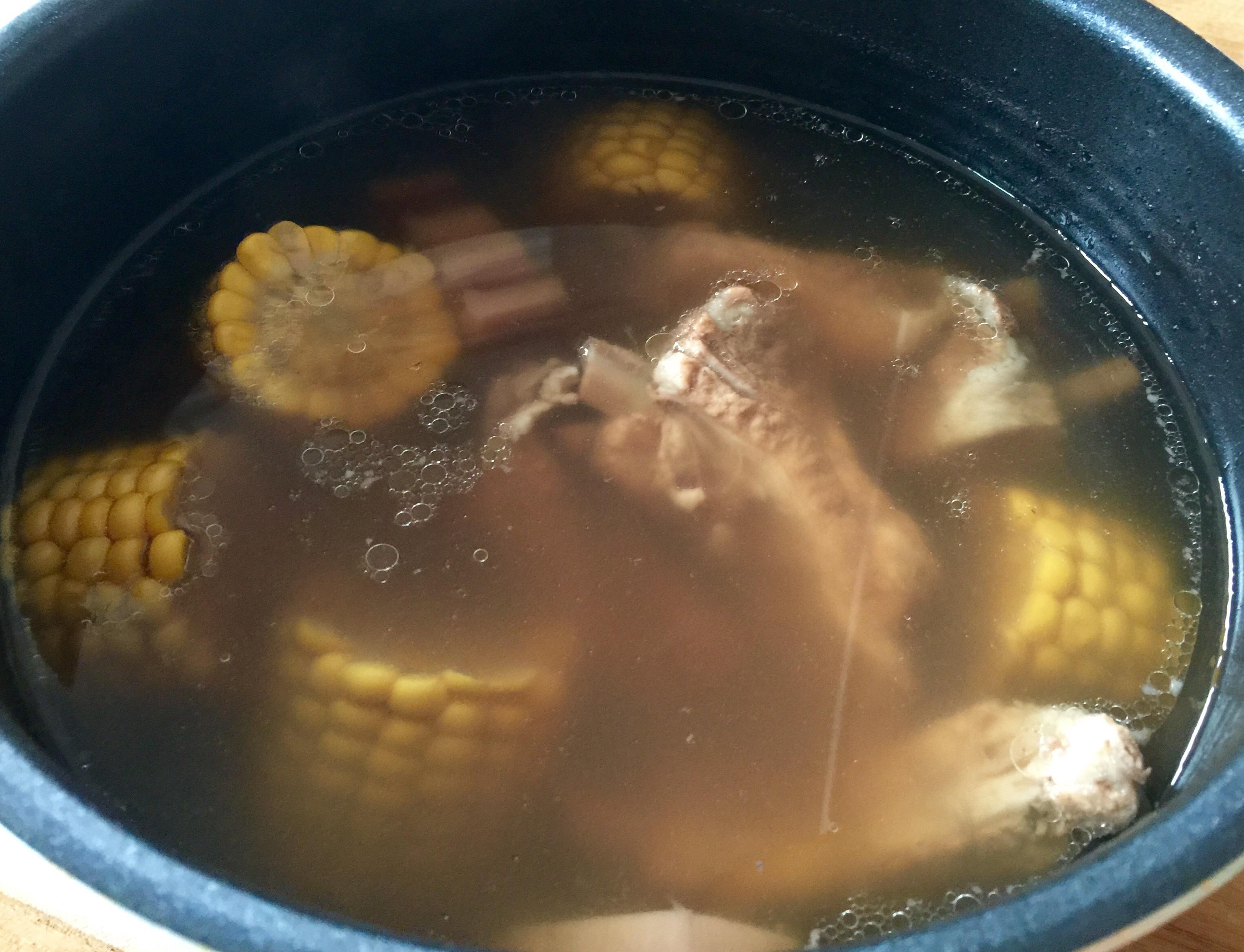 蓮藕玉米牛蒡排骨湯（電飯煲版）的做法 步骤5