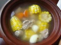 玉米馬蹄排骨湯的做法 步骤2