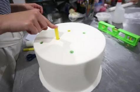溶洞水晶婚禮蛋糕11步超詳細翻糖製作圖解教程的做法 步骤3