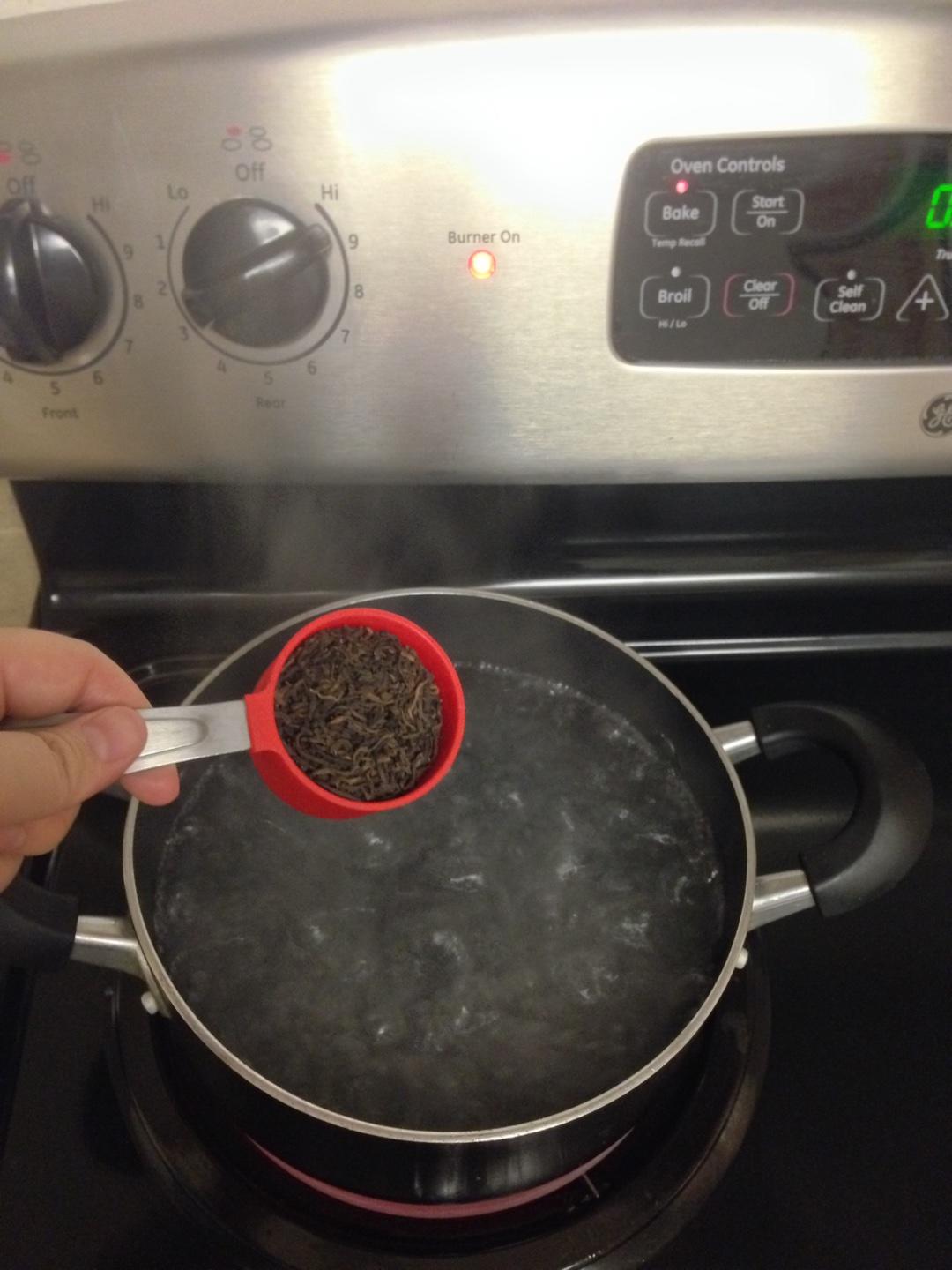 蒙古奶茶 簡易版的做法 步骤1