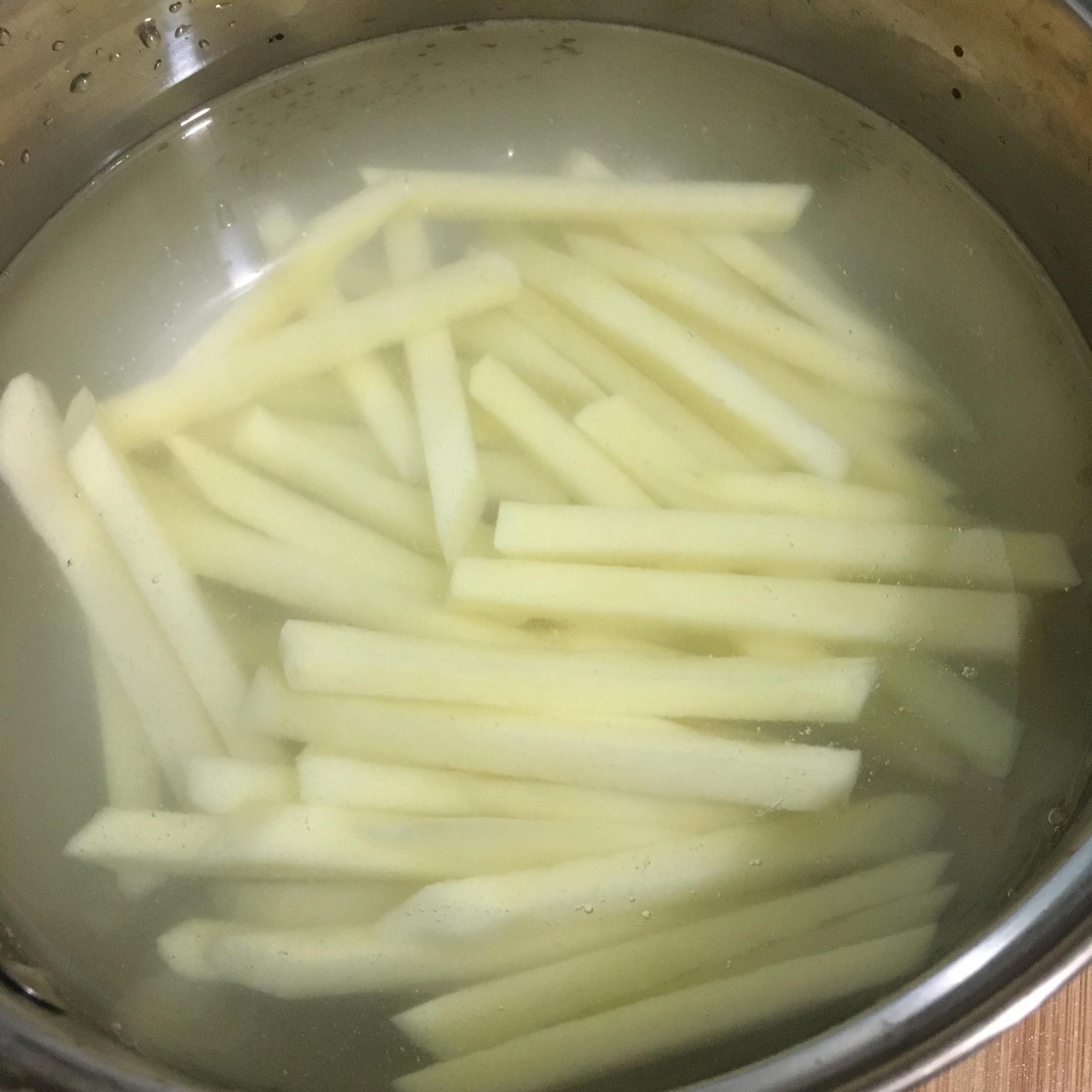 烤箱版健康少油薯條的做法 步骤1