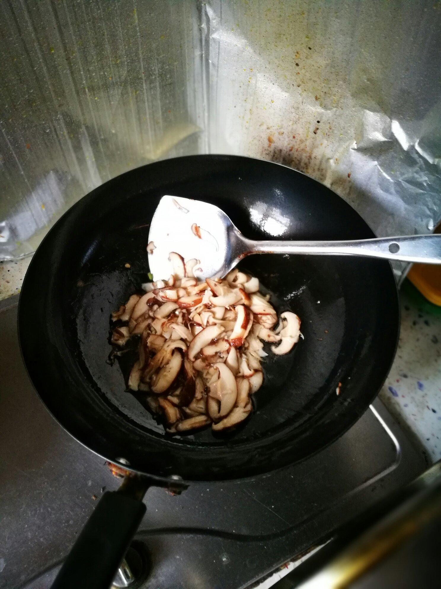 青椒香菇芹菜醬--一道下飯的好菜的做法 步骤4