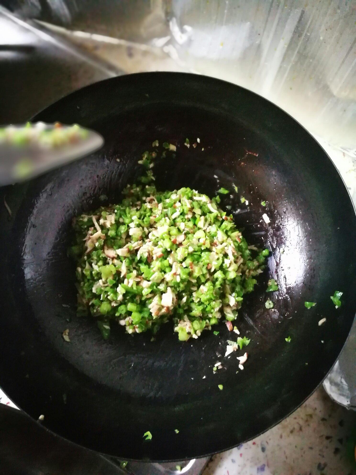 青椒香菇芹菜醬--一道下飯的好菜的做法 步骤6