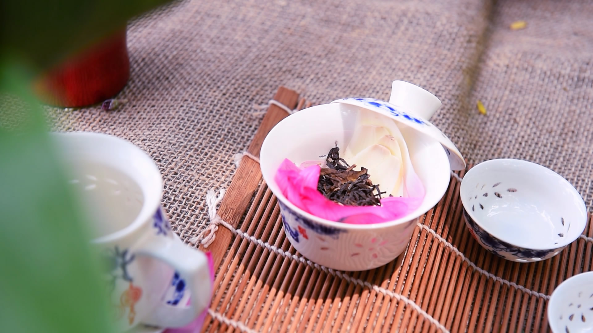荷花普洱茶的香氣 充滿整個夏天的做法 步骤5