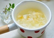 枇杷雪梨銀耳百合甜湯的做法 步骤1