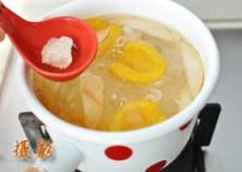 枇杷雪梨銀耳百合甜湯的做法 步骤6