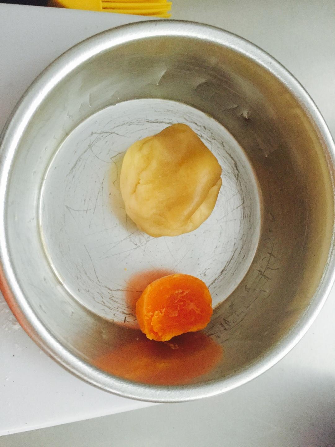 中秋~廣式蓮蓉蛋黃月餅的做法 步骤5