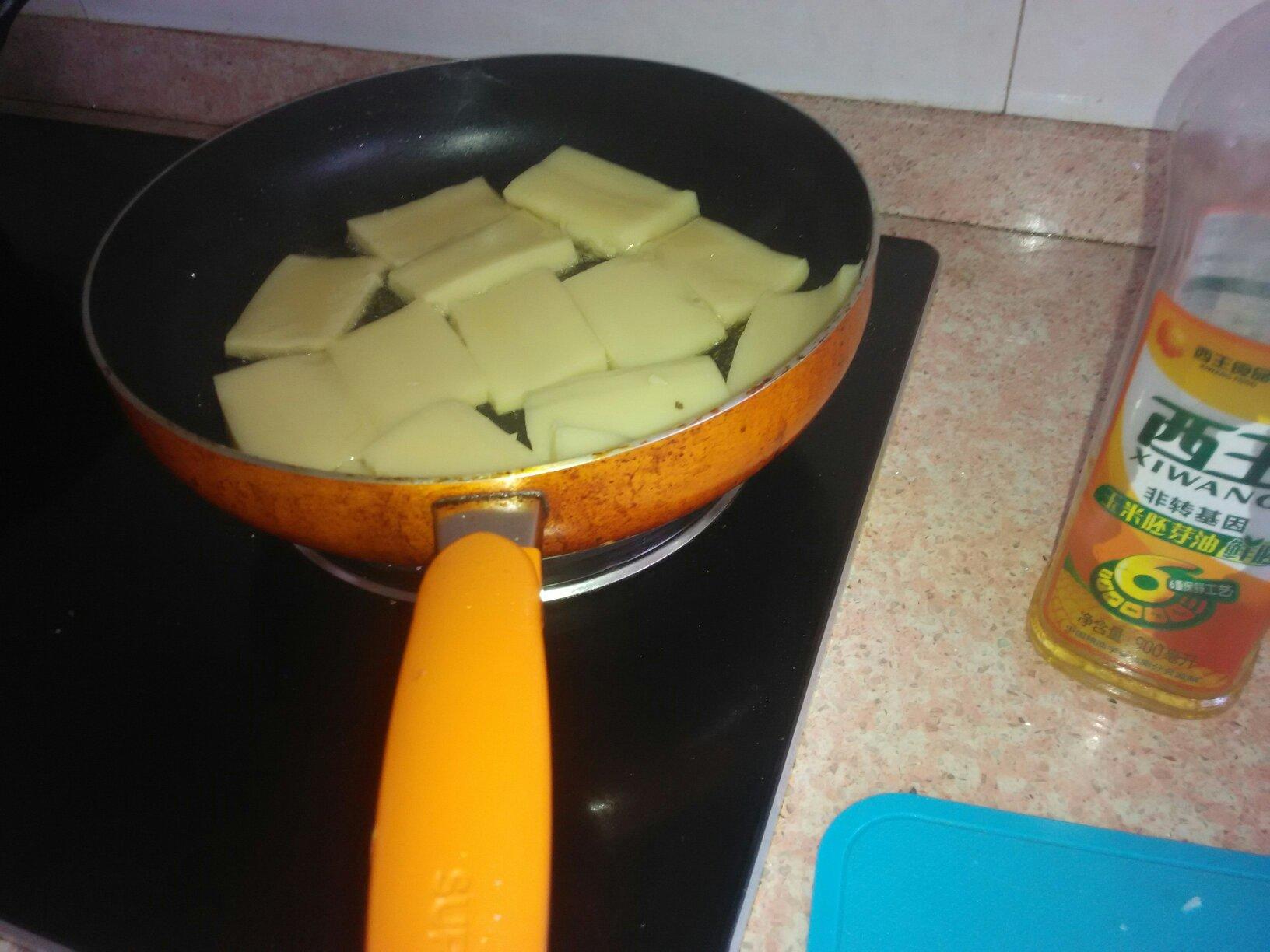 煎米豆腐的做法 步骤2