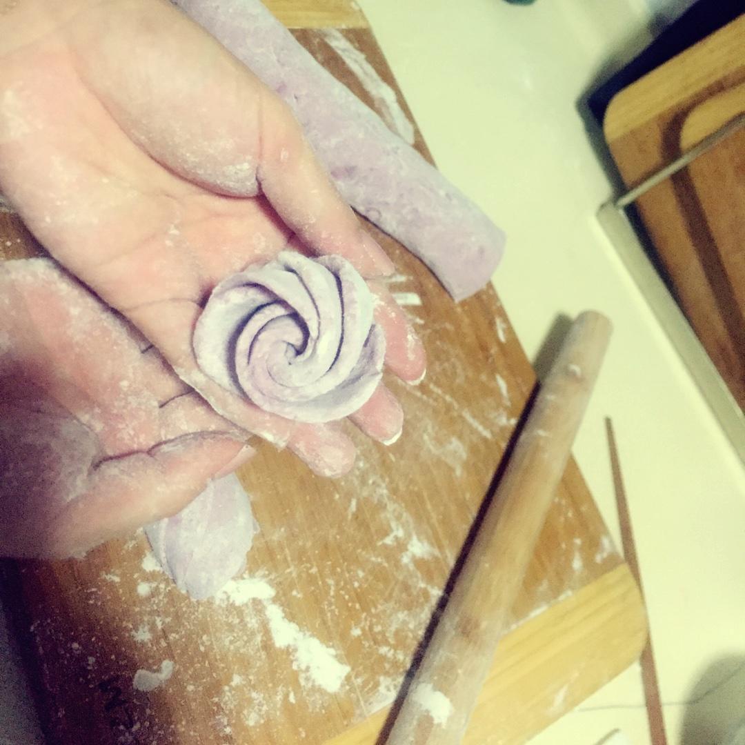 紫薯奶香玫瑰花捲饅頭的做法 步骤4