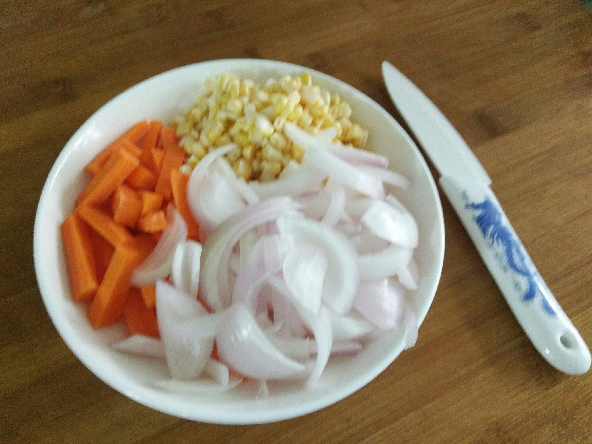 金槍魚蔬菜沙拉的做法 步骤3