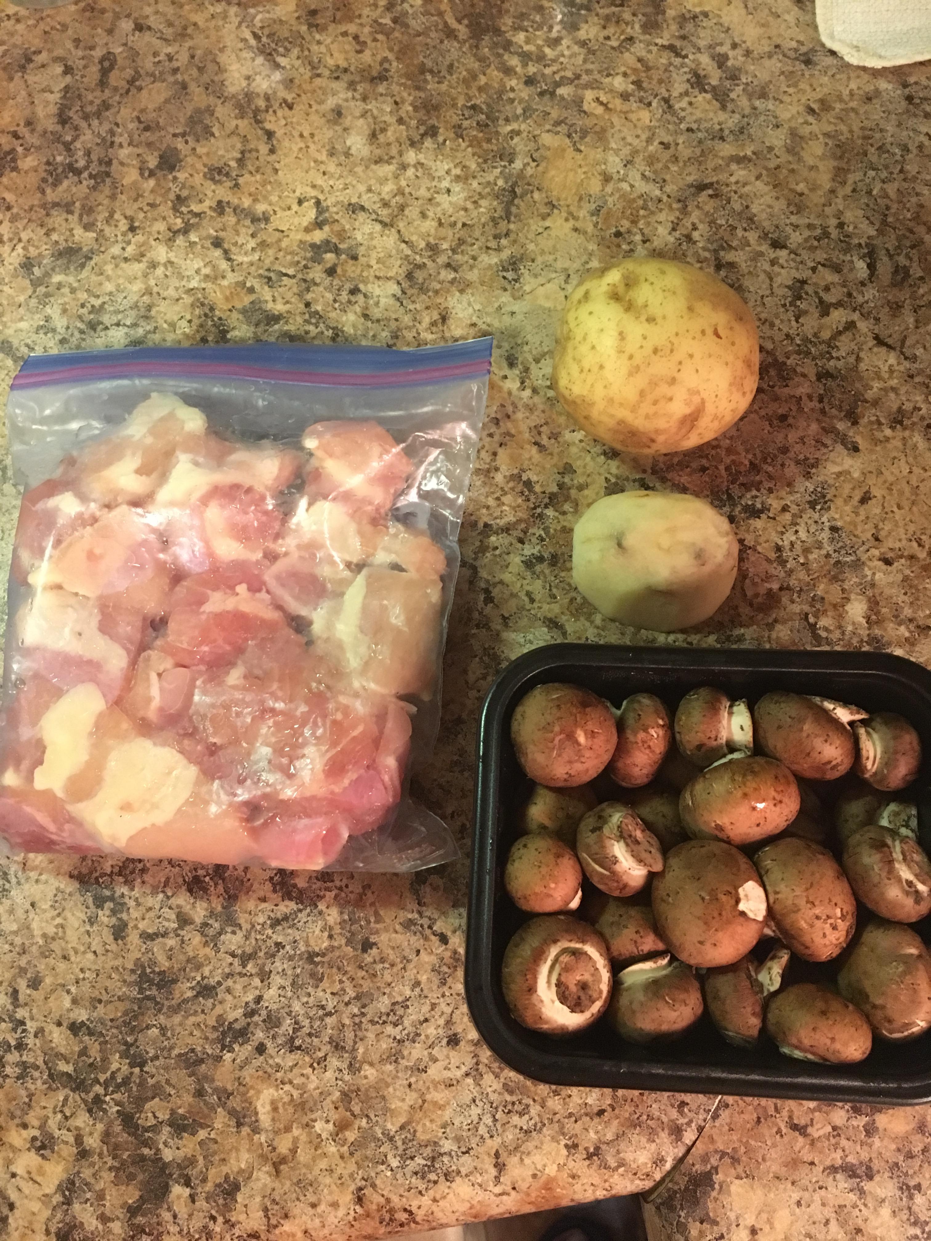 紅燒雞腿燉土豆蘑菇的做法 步骤1