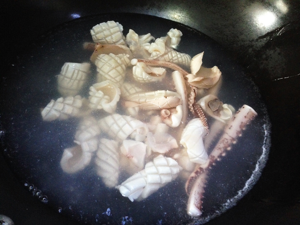 海鮮醬炒魷魚的做法 步骤3