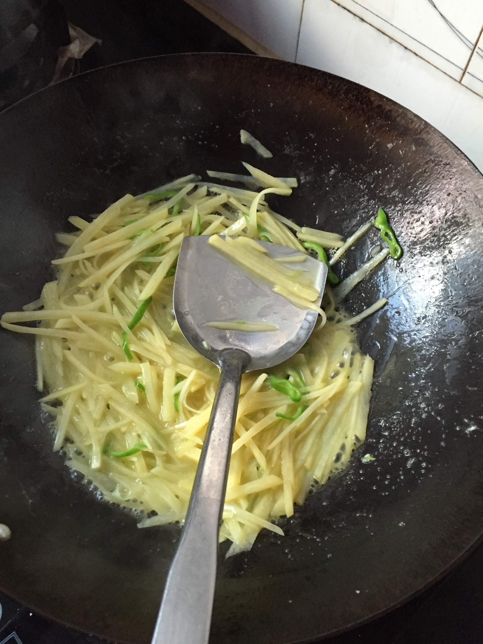 辣椒土豆絲（家常菜）的做法 步骤2
