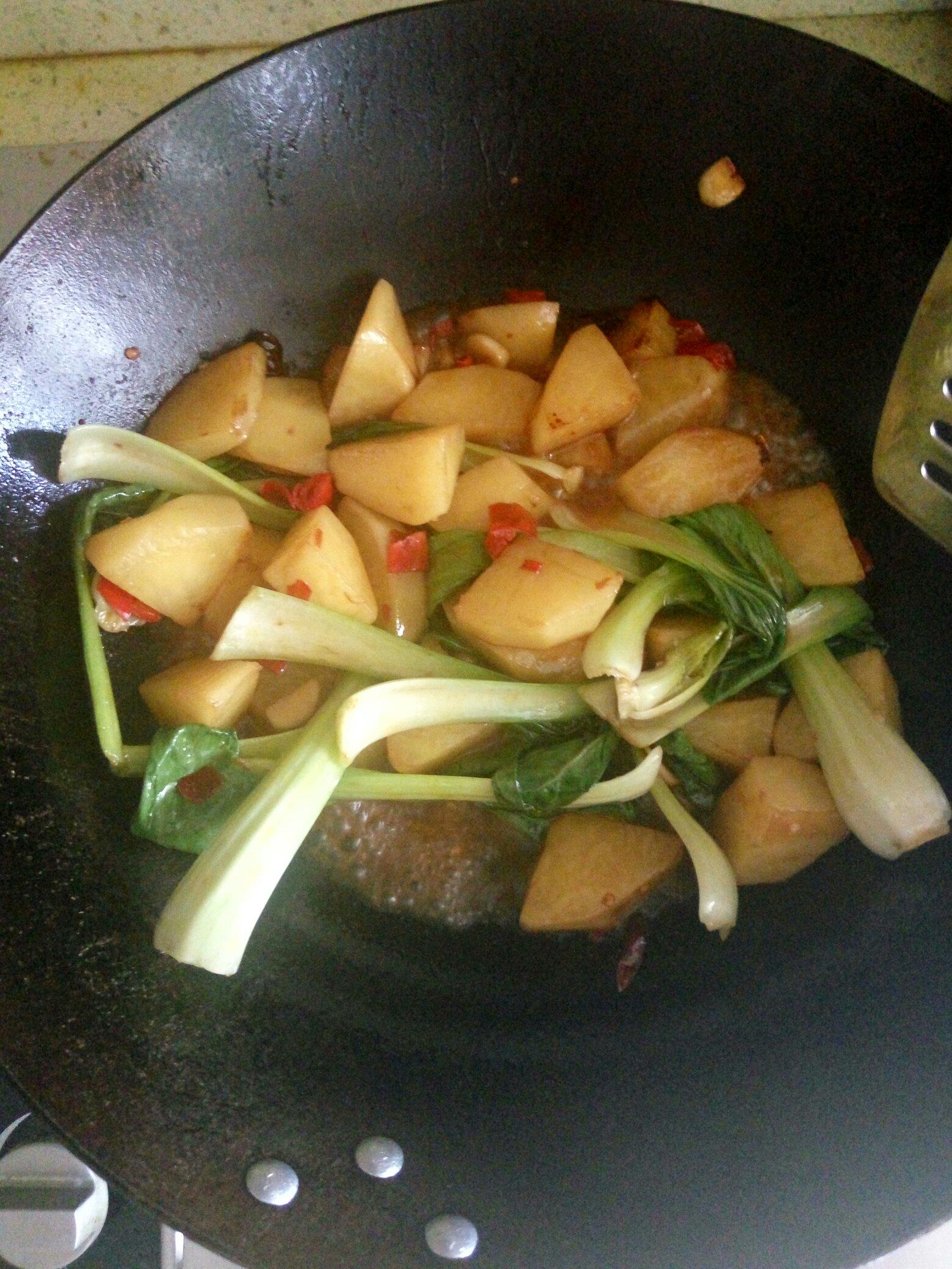 土豆青菜悶飯的做法 步骤5