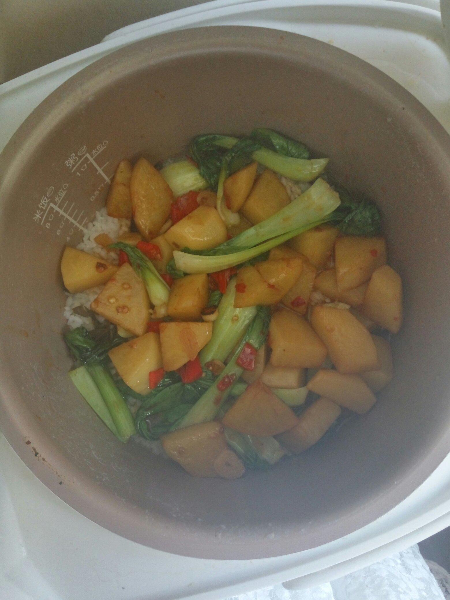土豆青菜悶飯的做法 步骤6