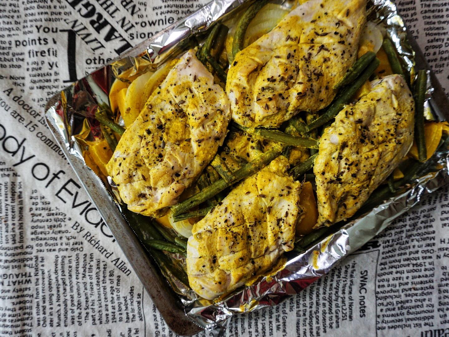 【減脂增肌】超級食譜之咖哩烤雞胸佐清新薄荷酸奶醬 Superfood chicken curry by Jamie Oliver的做法 步骤4