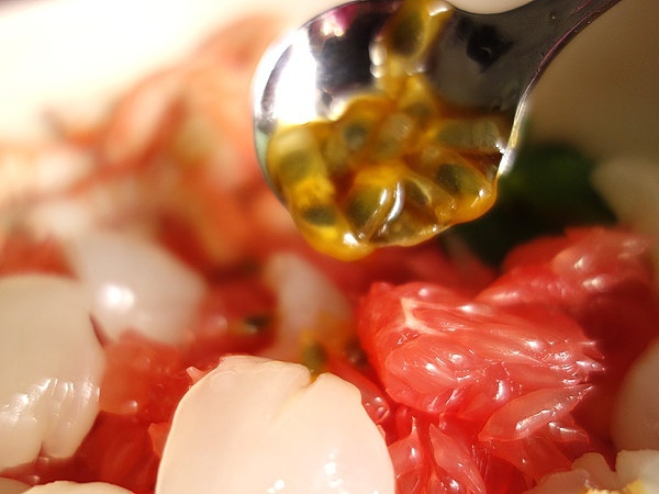 西番蓮荔枝柚子海鮮沙拉的做法 步骤3