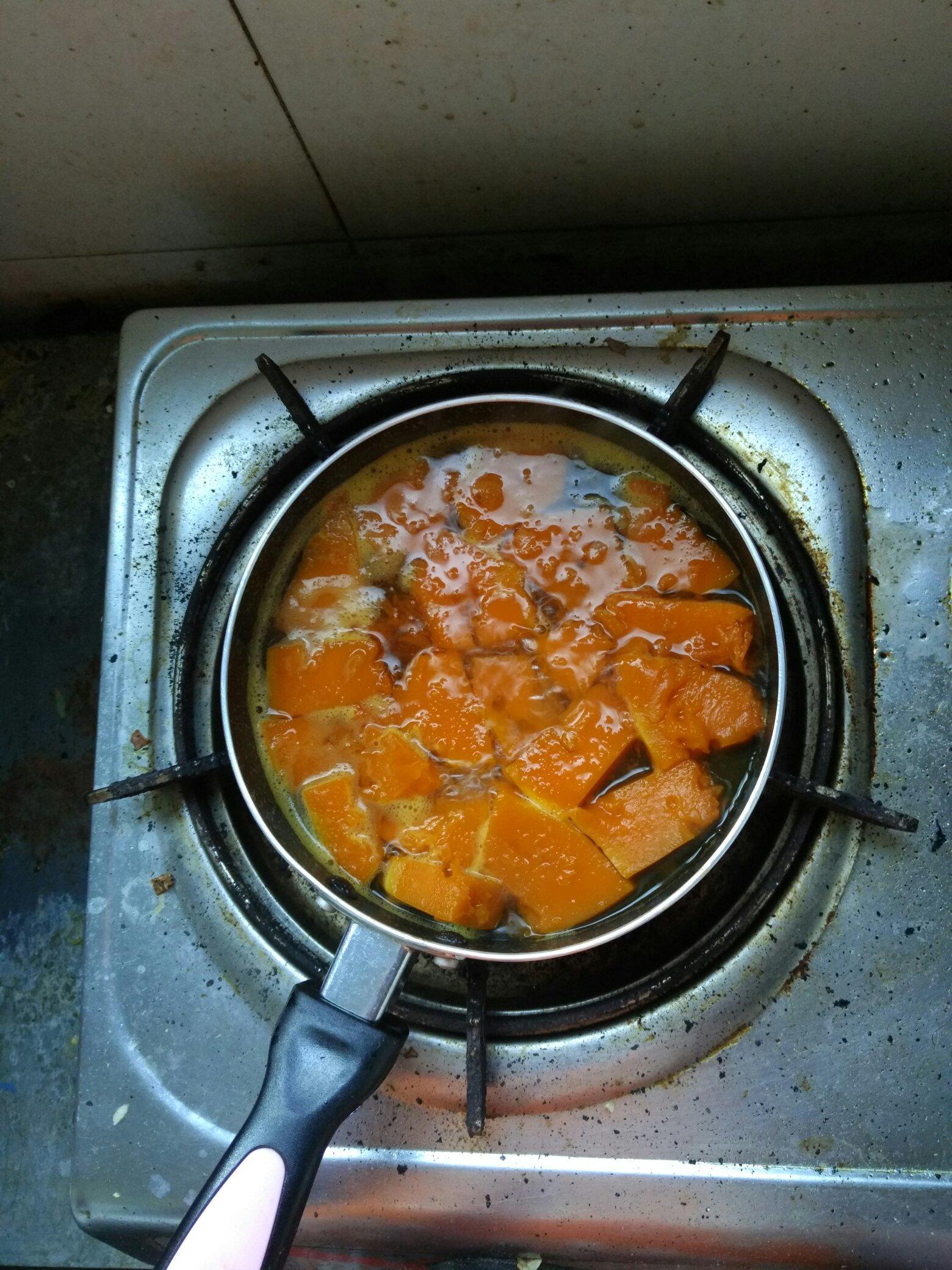 南瓜餅芹菜回鍋肉的做法 步骤1