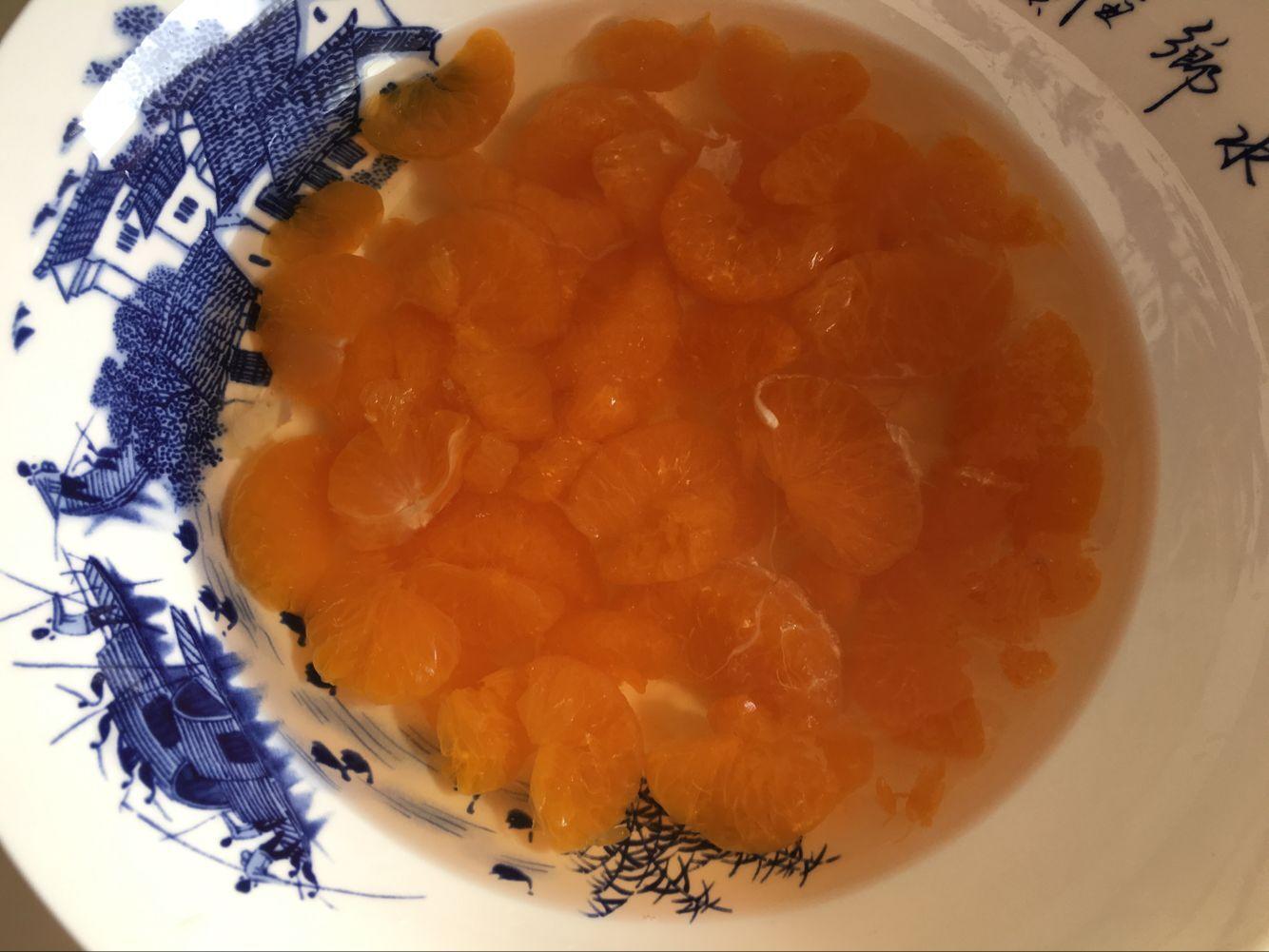 米酒橘子甜湯的做法 步骤1