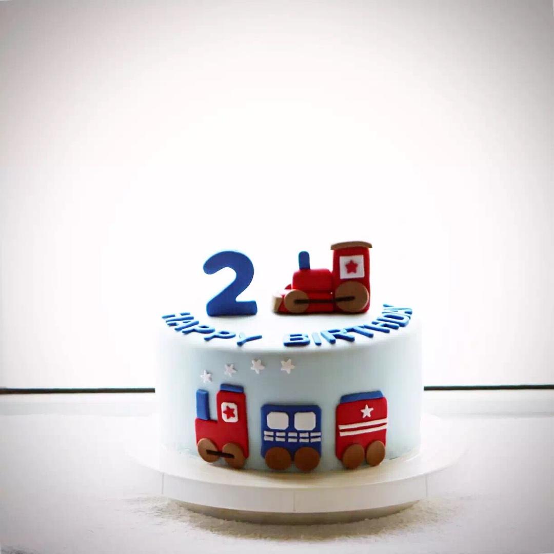 小火車字母翻糖蛋糕的做法 步骤12