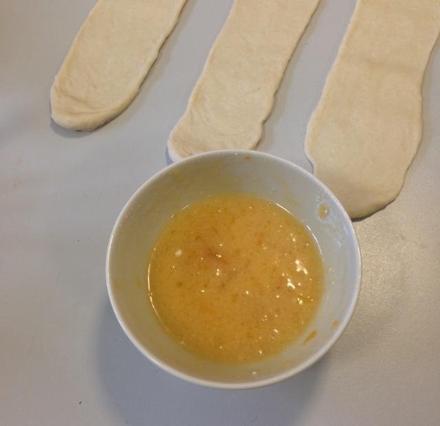 椰奶黃桃花環面包的做法 步骤5