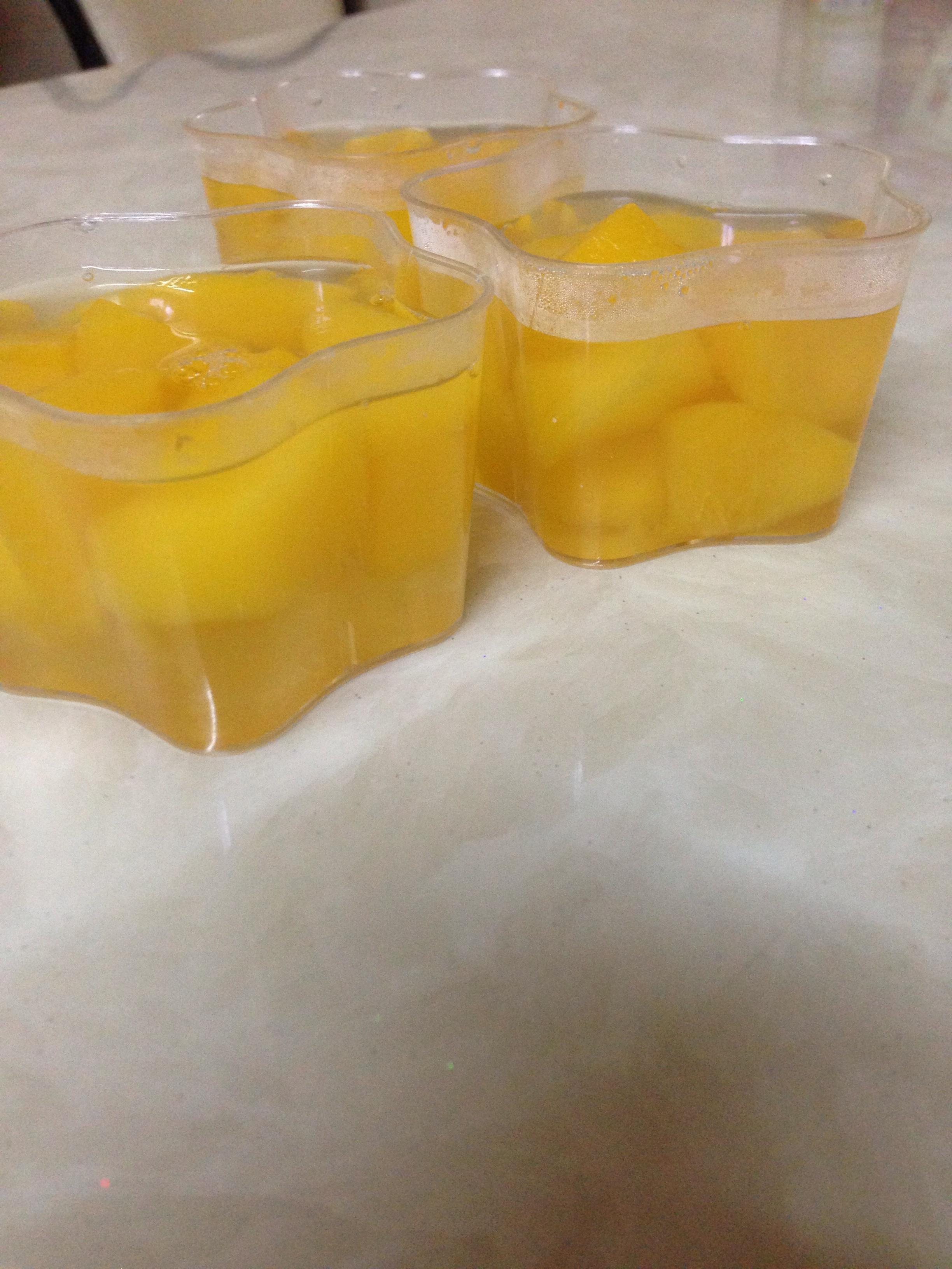 黃桃果凍的做法 步骤1