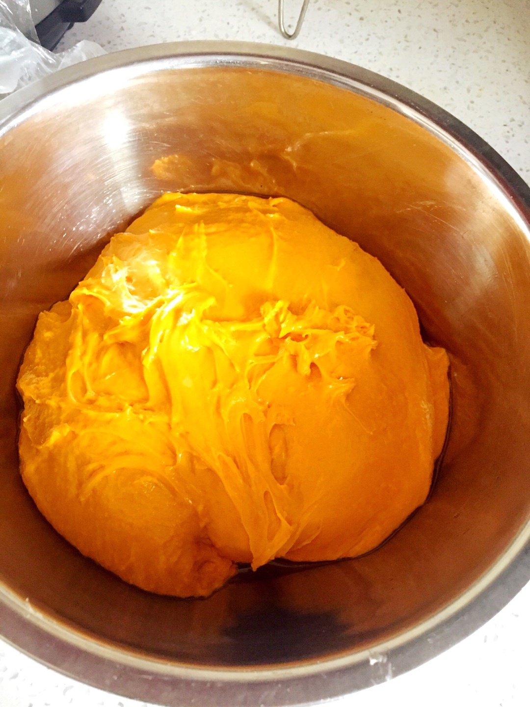 胡蘿蔔沙棘果油麪包的做法 步骤2