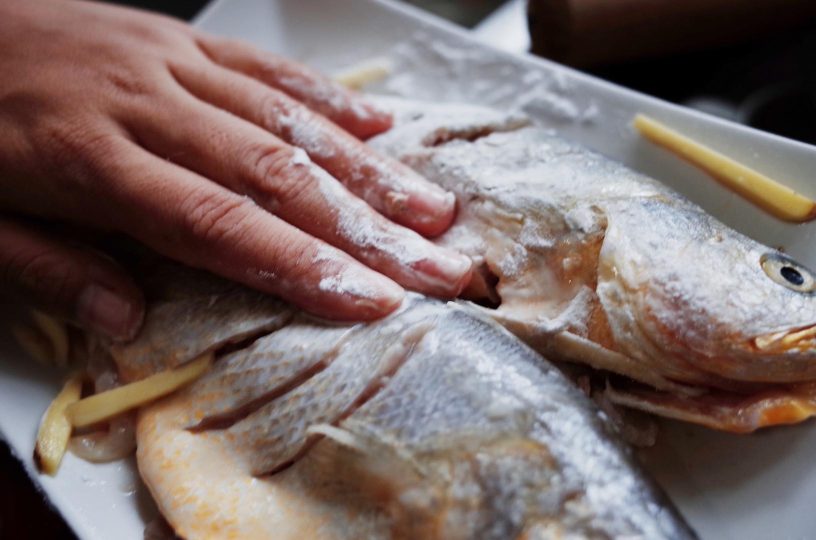 暴走廚房：香煎黃花魚的做法 步骤2