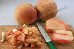 自制水蜜桃果醬的做法 步骤1