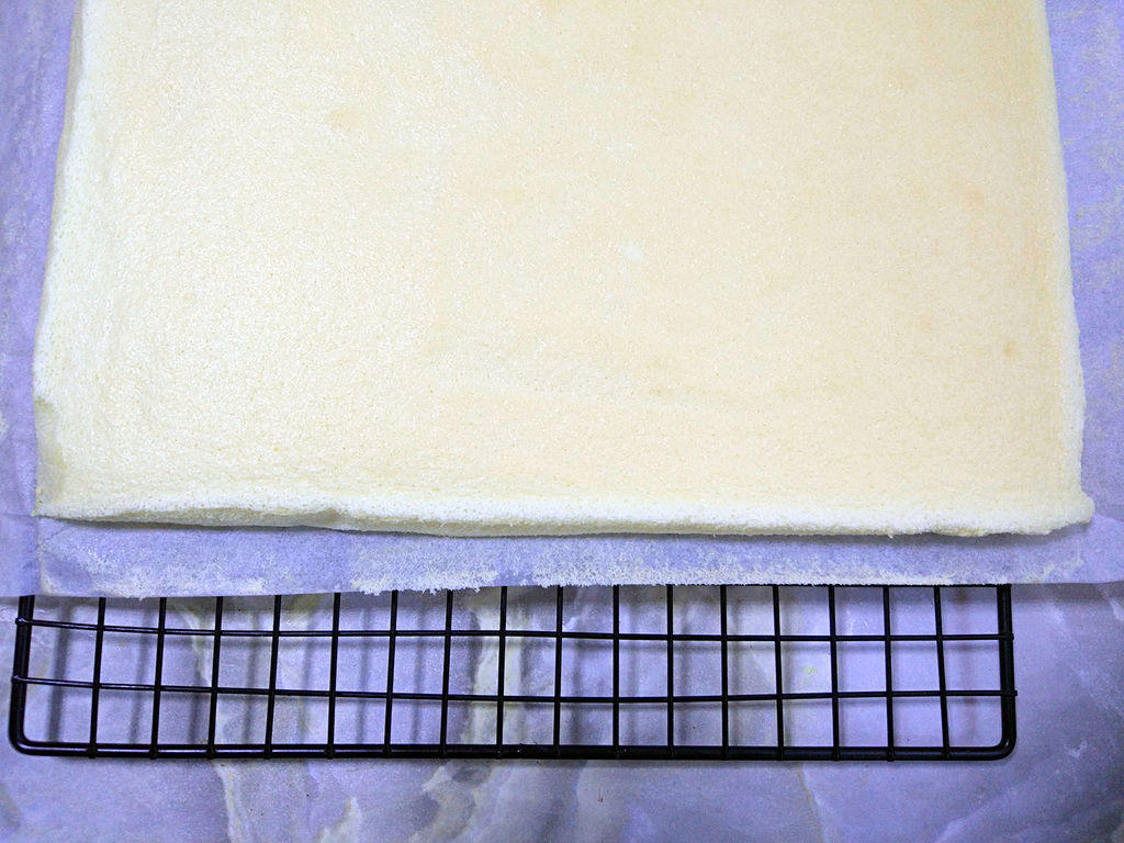 黃桃奶油蛋糕卷的做法 步骤10