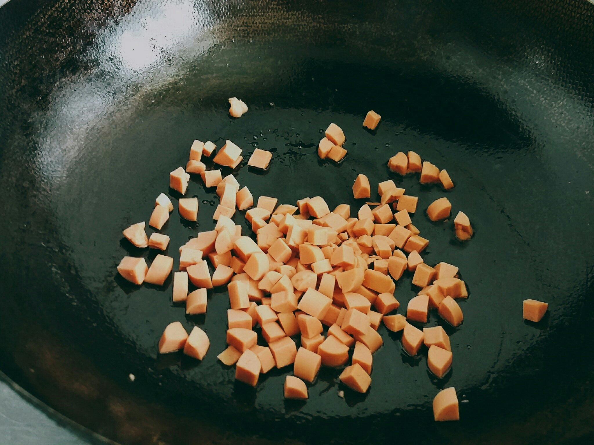 黑椒蓮藕火腿豬肉蛋炒飯【冰箱有啥就做啥系列】的做法 步骤5