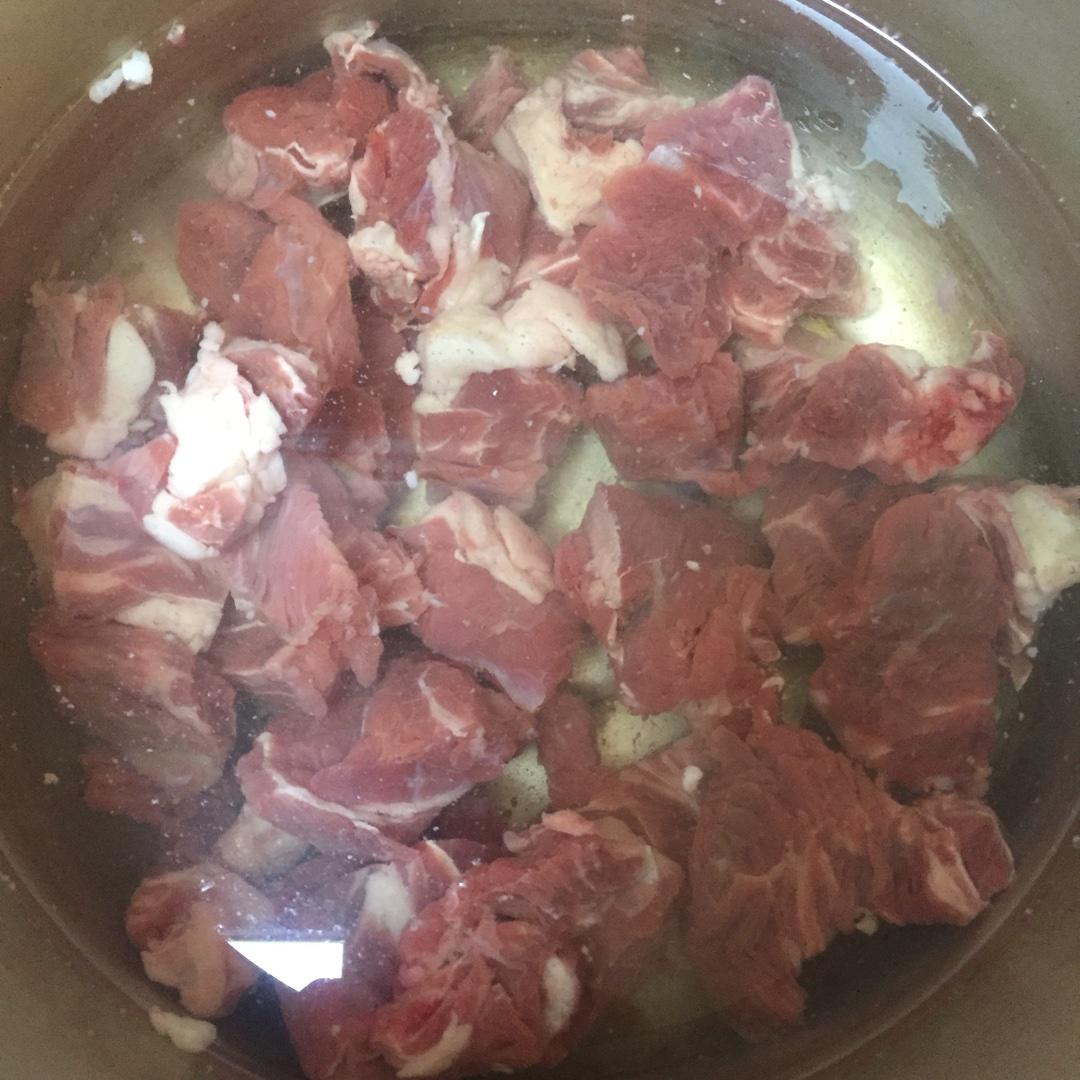 咖哩土豆牛肉的做法 步骤2