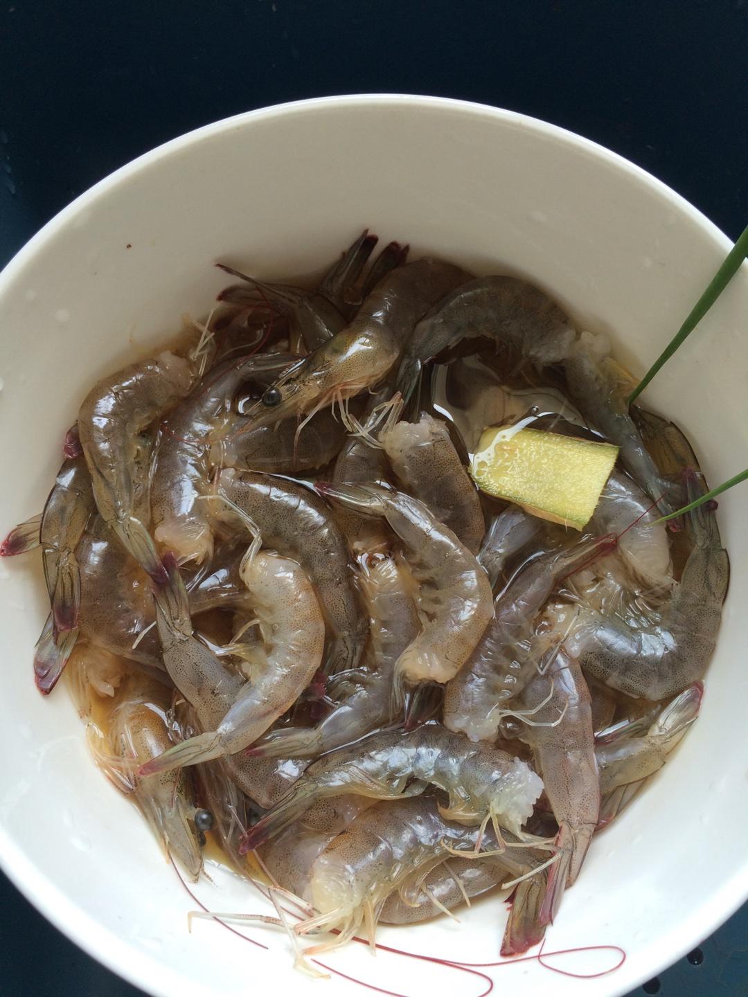 幹鍋雞翅蝦的做法 步骤3