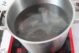 榴蓮殼烏雞湯的做法 步骤2