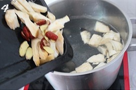 榴蓮殼烏雞湯的做法 步骤4