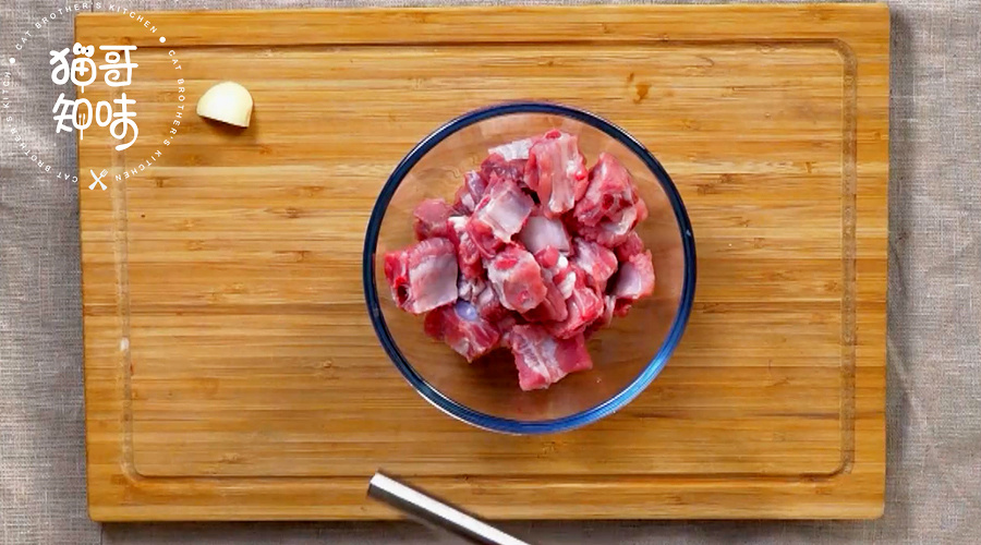 豆豉蒸排骨丨抽出一分鐘，為你所愛的人做道菜的做法 步骤1