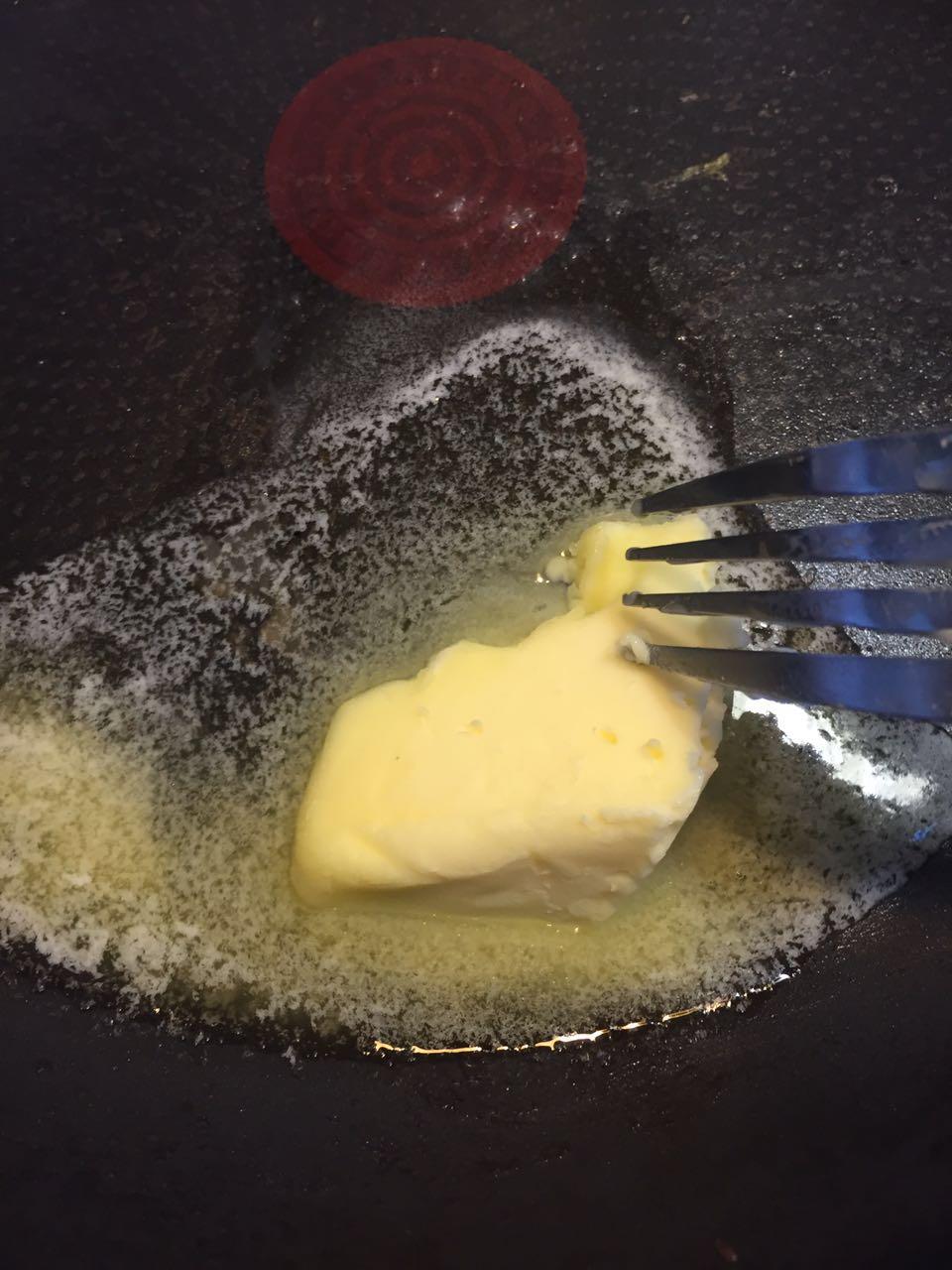 奶油蘑菇醬的做法 步骤2