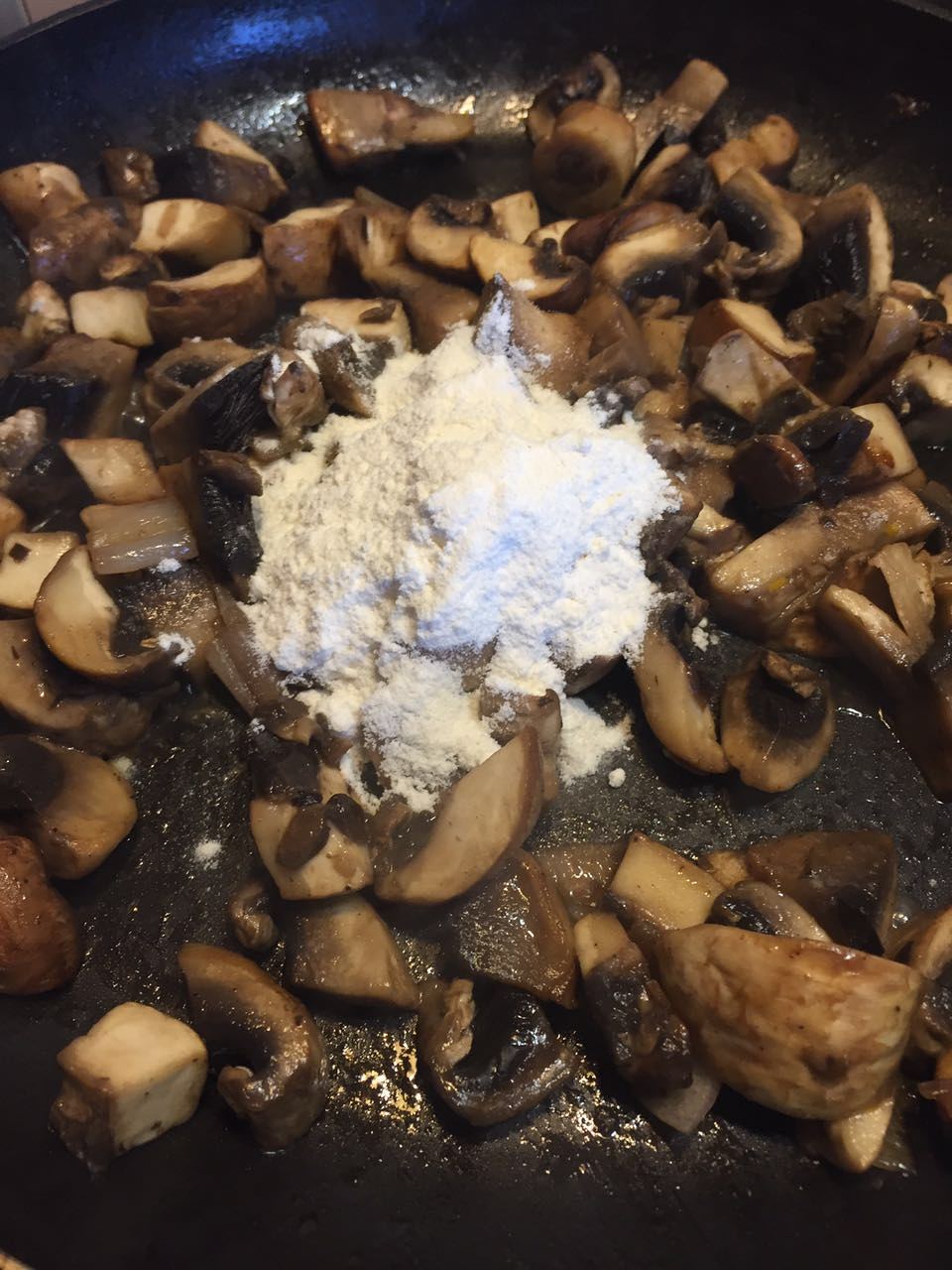 奶油蘑菇醬的做法 步骤4